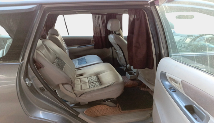 2013 Toyota Innova 2.5 GX 8 STR, Diesel, Manual, 1,13,164 km, interior