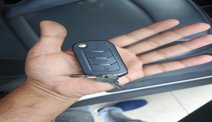 2022 Mahindra XUV300 W8 (O) 1.2 PETROL, Petrol, Manual, 16,722 km, interior