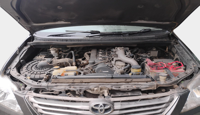 2012 Toyota Innova 2.5 VX 8 STR, Diesel, Manual, 1,39,678 km, exterior