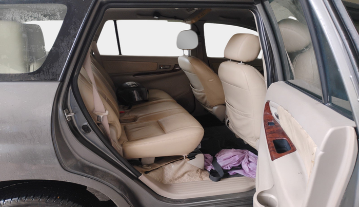 2012 Toyota Innova 2.5 VX 8 STR, Diesel, Manual, 1,39,678 km, interior