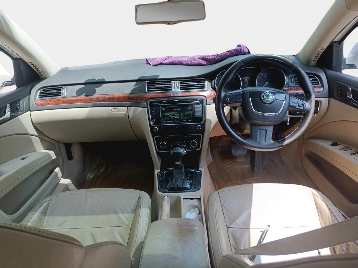 2011 Skoda Superb ELEGANCE 1.8 TSI AT, Petrol, Automatic, 1,00,825 km, interior