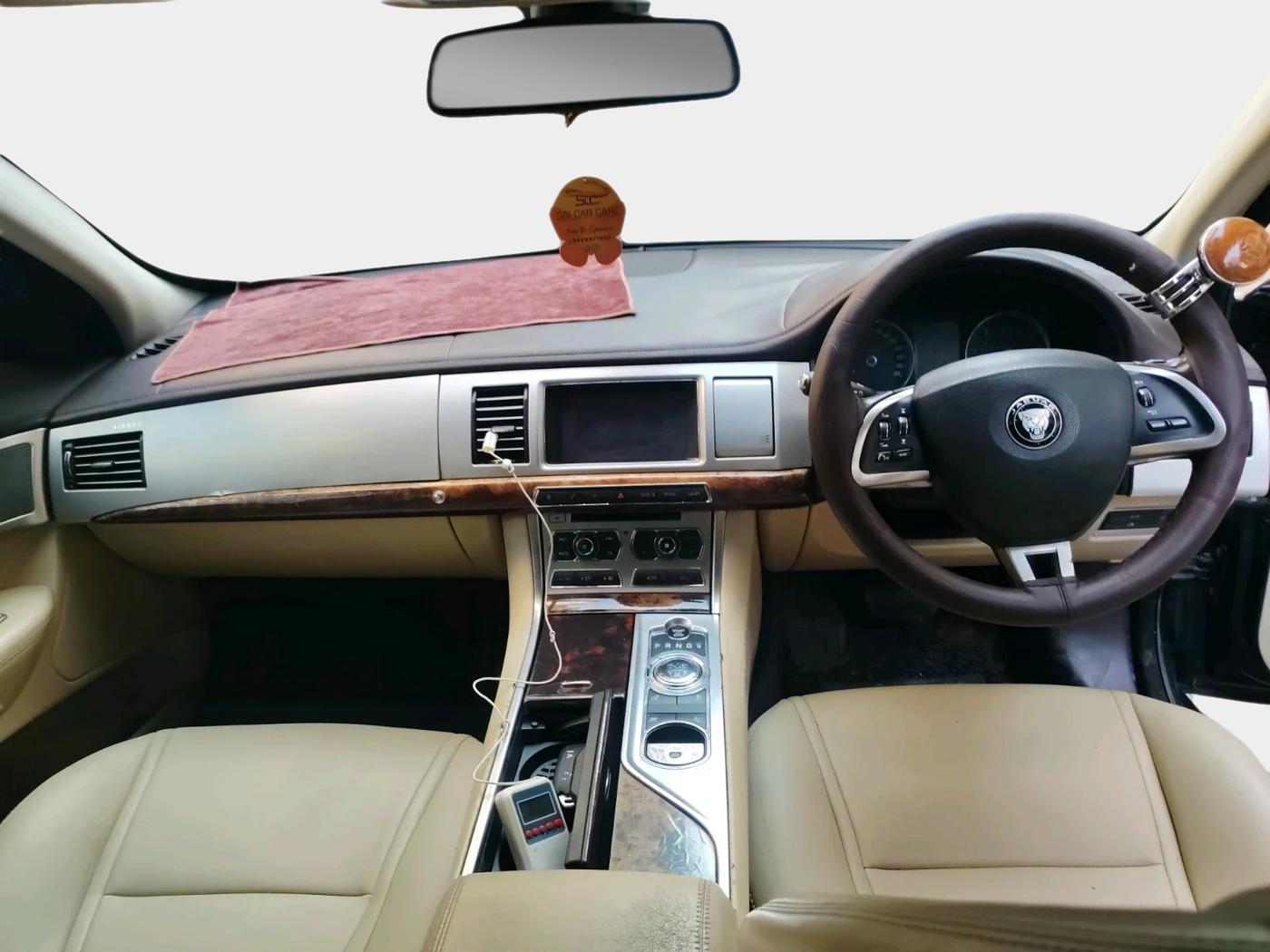 2011 Jaguar XF 3.0 DIESEL, Diesel, Automatic, 82,400 km, interior