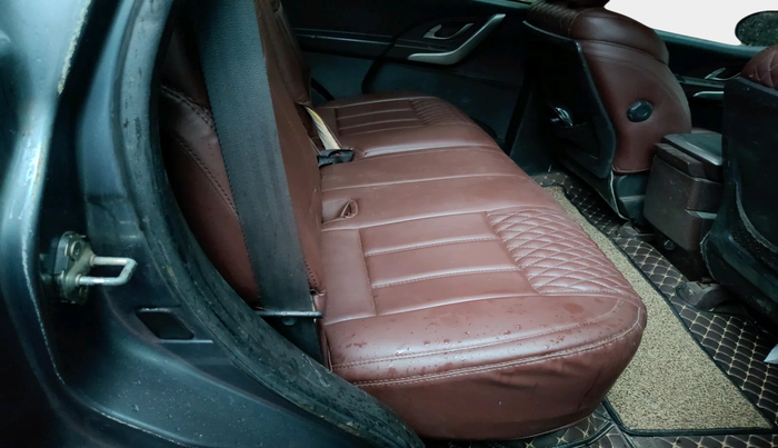 2012 Mahindra XUV500 W8 AWD, Diesel, Manual, 1,29,292 km, interior