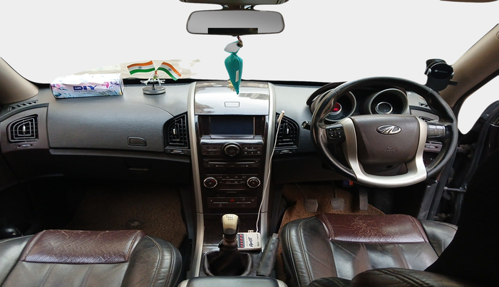 2015 Mahindra XUV500 W8, Diesel, Manual, 1,60,108 km, interior
