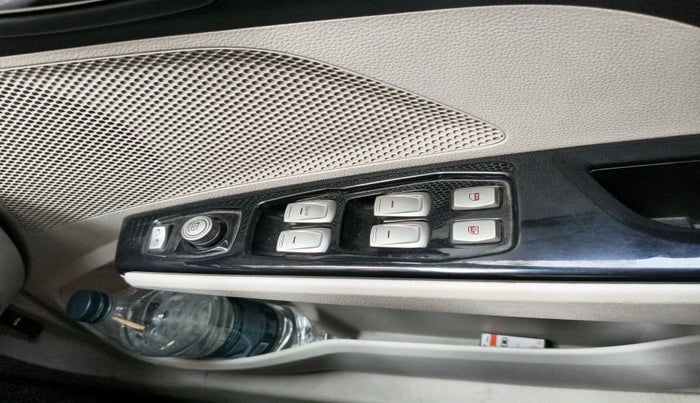 2019 Mahindra XUV300 W8 (O) 1.5 DIESEL, Diesel, Manual, 47,149 km, interior