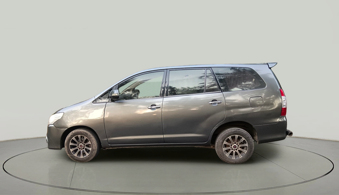 2011 Toyota Innova V 2.5 8 STR, Diesel, Manual, 1,63,615 km, exterior