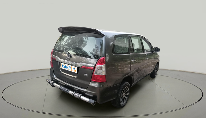 2011 Toyota Innova V 2.5 8 STR, Diesel, Manual, 1,63,615 km, exterior