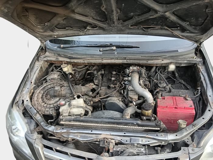 2011 Toyota Innova V 2.5 8 STR, Diesel, Manual, 1,63,615 km, exterior