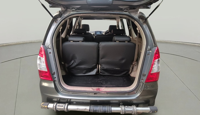 2011 Toyota Innova V 2.5 8 STR, Diesel, Manual, 1,63,615 km, exterior