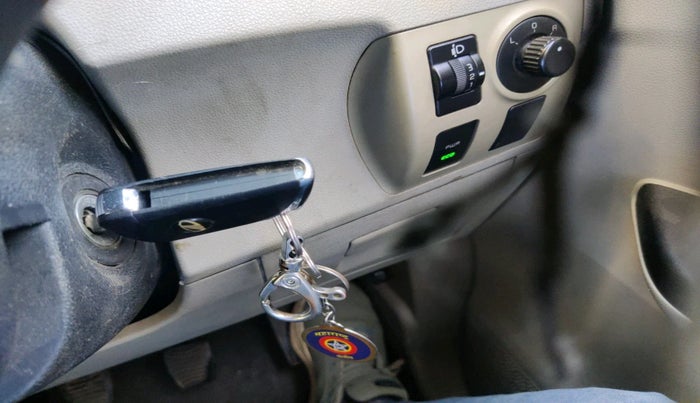 2017 Mahindra Kuv100 K6 D 6 STR, Diesel, Manual, 76,145 km, interior