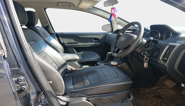 2018 Tata Hexa XMA 4X2 7 STR, Diesel, Automatic, 35,819 km, interior