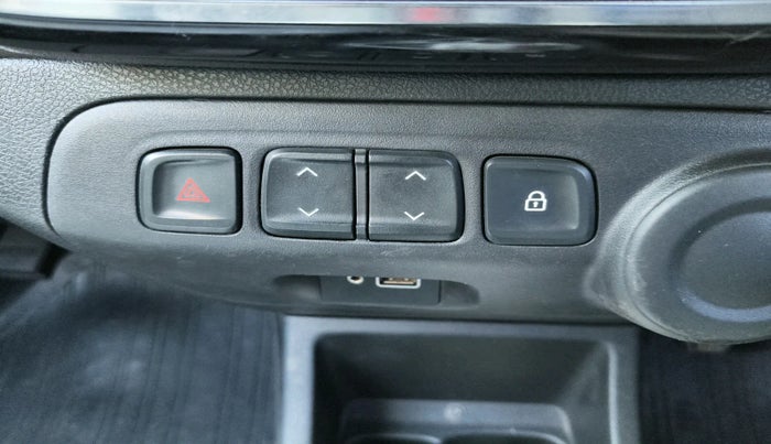 2018 Renault Kwid RXT 1.0 (O), Petrol, Manual, 28,125 km, interior