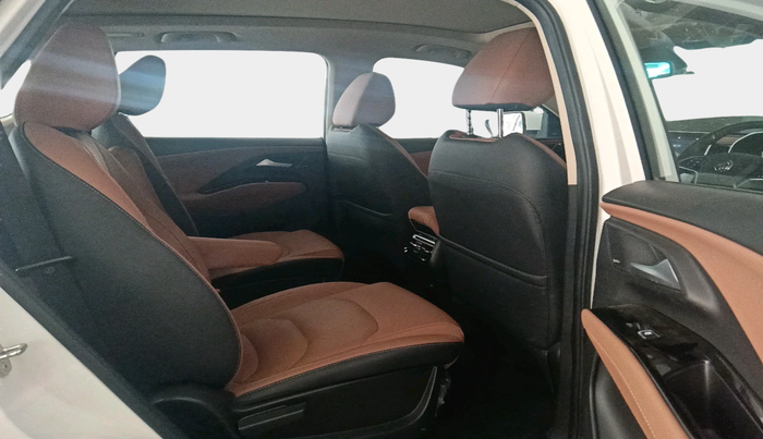 2023 MG HECTOR PLUS SHARP PRO 1.5 TURBO MT 6 STR, Petrol, Manual, 671 km, interior