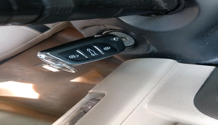 2014 Maruti Swift Dzire VXI, Petrol, Manual, 1,43,605 km, interior