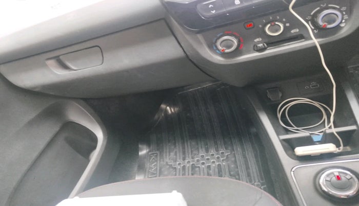 2019 Renault Kwid RXT 1.0 AMT (O), Petrol, Automatic, 48,739 km, interior