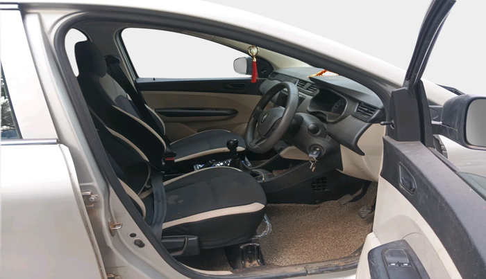 2025 Renault TRIBER RXE MT, Petrol, Manual, 20,705 km, interior