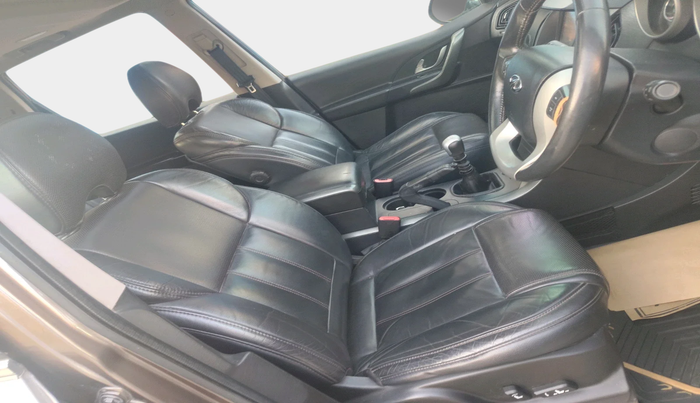 2017 Mahindra XUV500 W10, Diesel, Manual, 1,03,997 km, interior