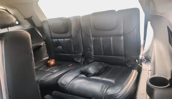 2017 Mahindra XUV500 W10, Diesel, Manual, 1,03,997 km, interior