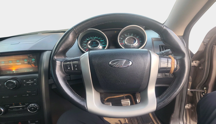 2017 Mahindra XUV500 W10, Diesel, Manual, 1,03,997 km, interior