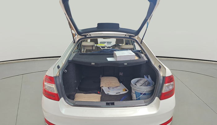 2015 Skoda Octavia AMBITION 1.4 TSI, Petrol, Manual, 1,16,000 km, exterior