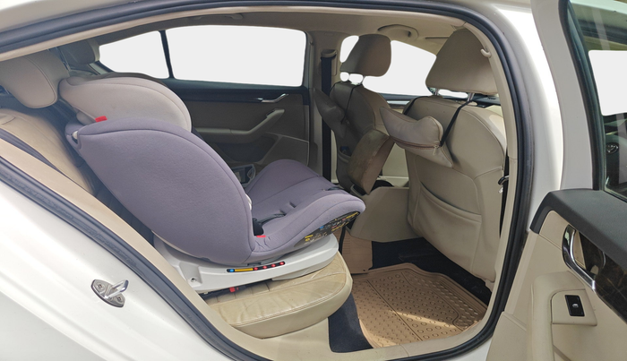 2015 Skoda Octavia AMBITION 1.4 TSI, Petrol, Manual, 1,16,000 km, interior