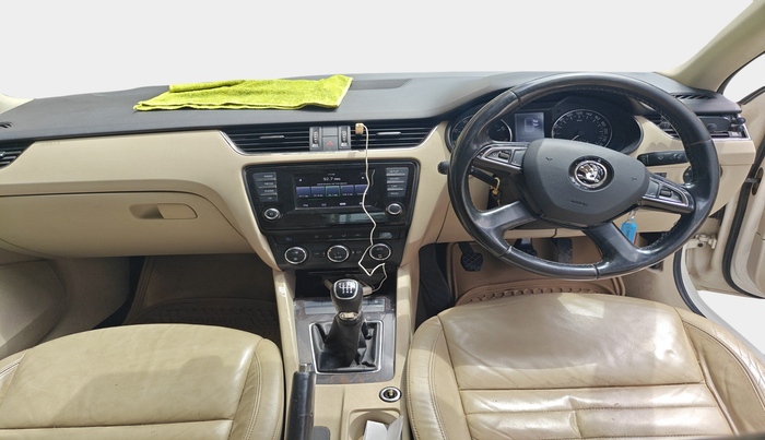 2015 Skoda Octavia AMBITION 1.4 TSI, Petrol, Manual, 1,16,000 km, interior