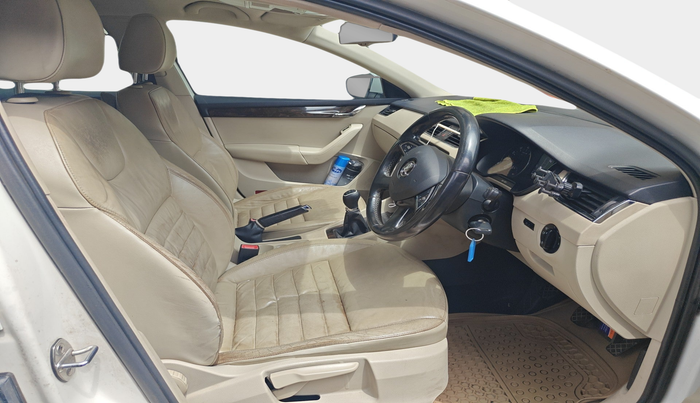 2015 Skoda Octavia AMBITION 1.4 TSI, Petrol, Manual, 1,16,000 km, interior