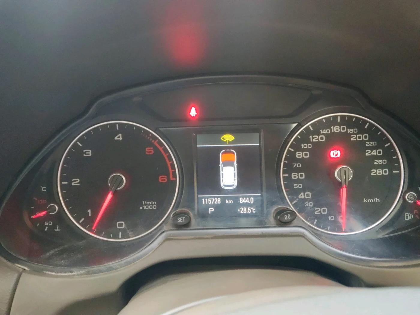 2013 Audi Q5 3.0 TDI QUATTRO, Diesel, Automatic, 1,15,728 km, interior