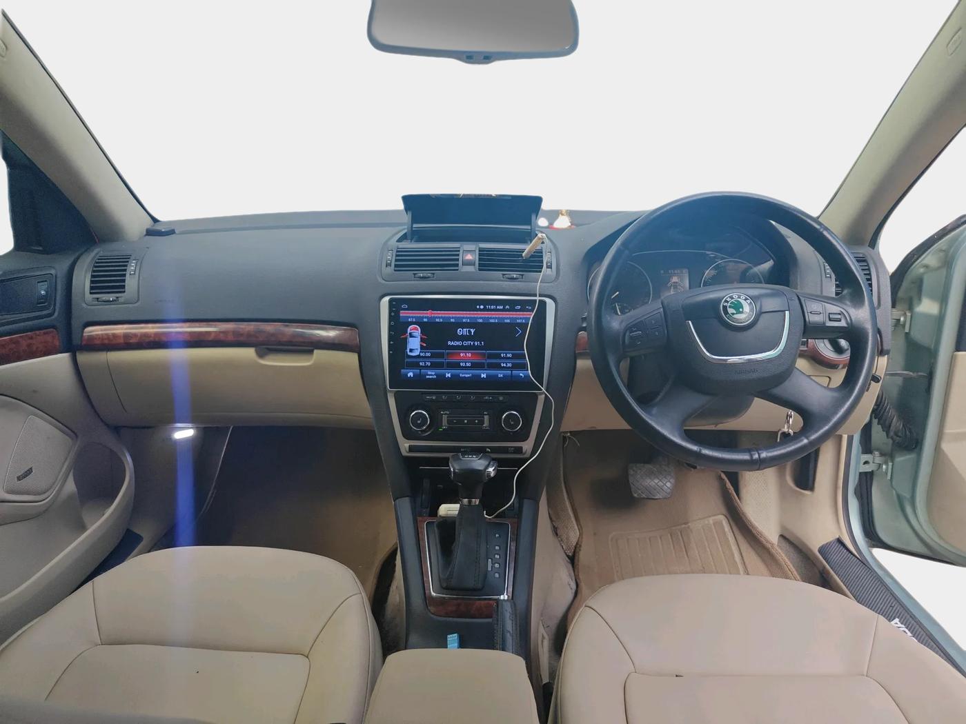 2010 Skoda Laura ELEGANCE 1.9 TDI AT, Diesel, Automatic, 88,800 km, interior