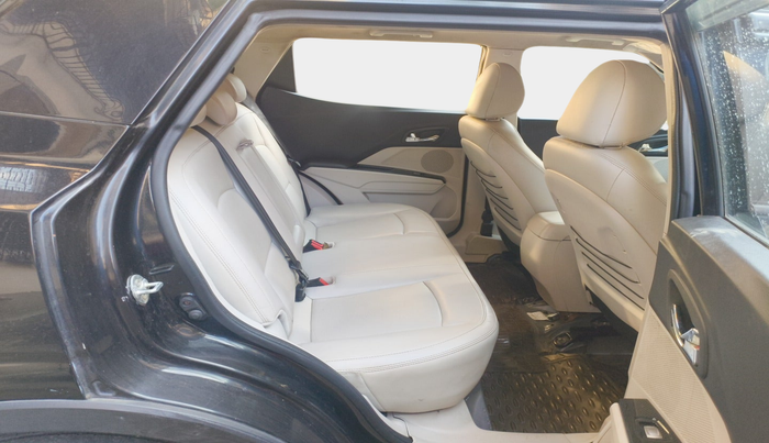 2019 Mahindra XUV300 W8 (O) 1.5 DIESEL, Diesel, Manual, 45,094 km, interior