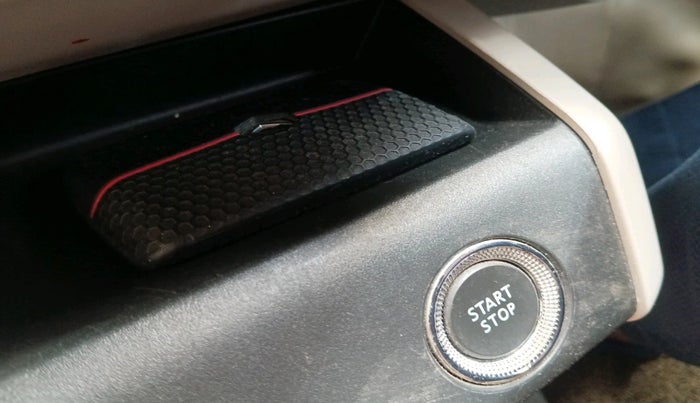 2019 Renault TRIBER RXZ, Petrol, Manual, 30,573 km, interior