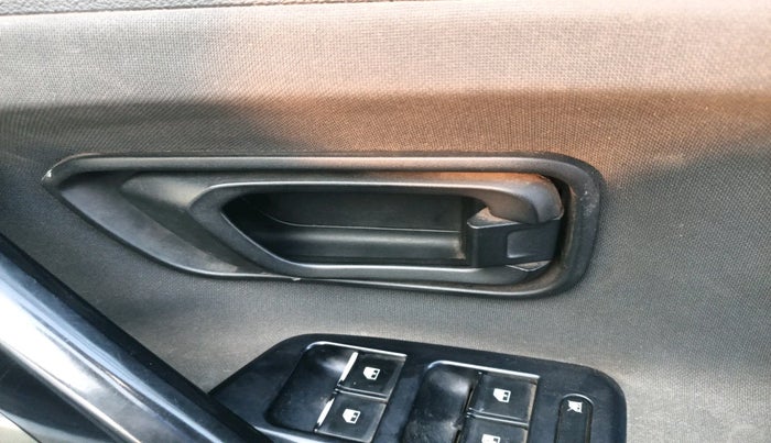 2020 Tata Harrier XM 2.0L KRYOTEC, Diesel, Manual, 1,04,584 km, interior