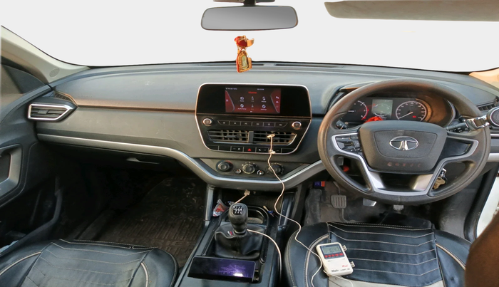 2020 Tata Harrier XM 2.0L KRYOTEC, Diesel, Manual, 1,04,584 km, interior