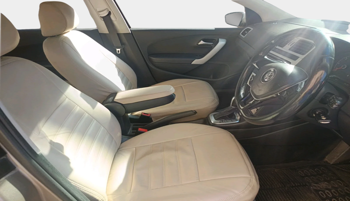 2016 Volkswagen Vento COMFORTLINE 1.5 AT, Diesel, Automatic, 2,02,443 km, interior