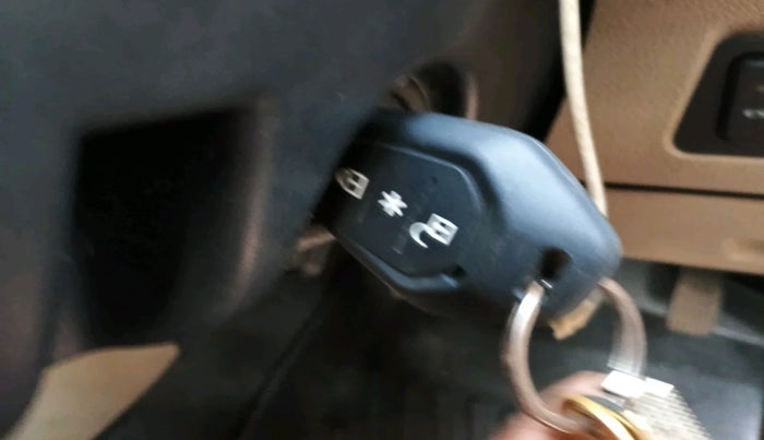 2016 Mahindra TUV300 T8, Diesel, Manual, 72,310 km, interior