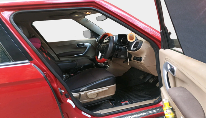 2016 Mahindra TUV300 T8, Diesel, Manual, 72,310 km, interior