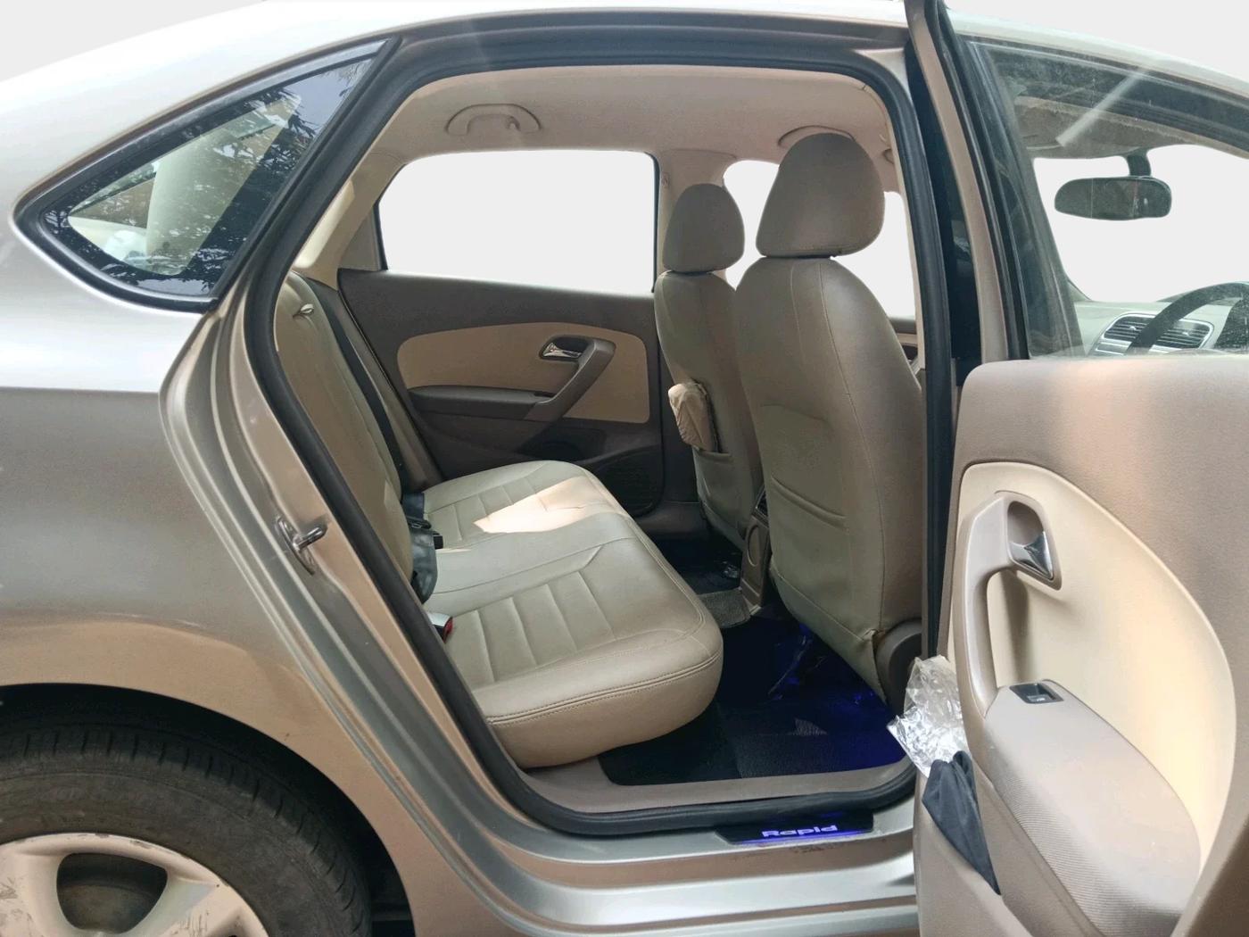2012 Skoda Rapid ELEGANCE 1.6 MPI AT, Petrol, Automatic, 59,002 km, interior