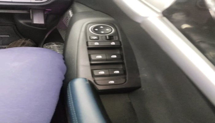 2025 KIA SELTOS HTX (O) 1.5 Petrol iVT, Petrol, Automatic, 3,934 km, interior