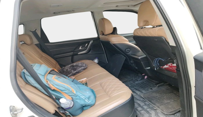 2019 Mahindra XUV500 W11 AT, Diesel, Automatic, 1,21,255 km, interior