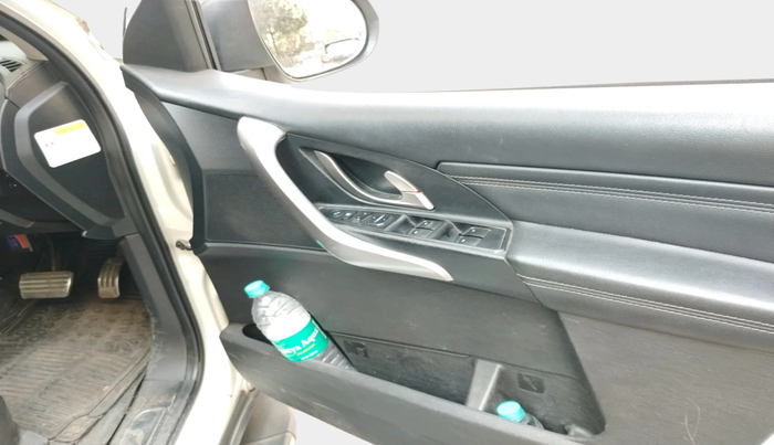 2019 Mahindra XUV500 W11 AT, Diesel, Automatic, 1,21,255 km, interior