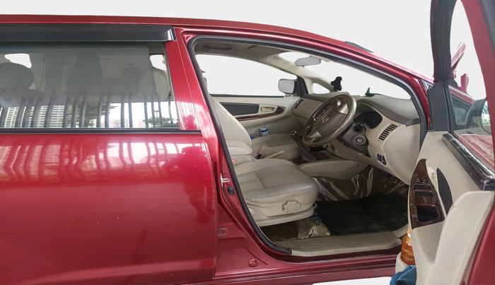 2013 Toyota Innova 2.5 G 7 STR, Diesel, Manual, 97,649 km, interior