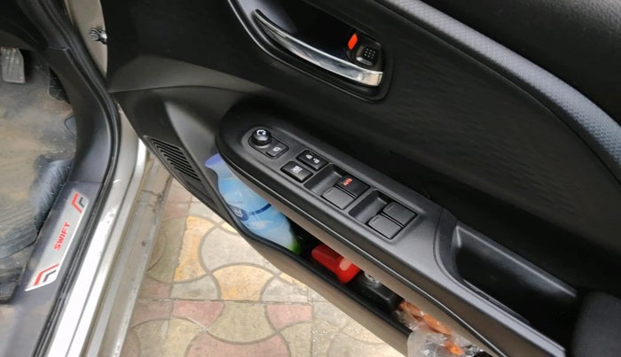 2025 Maruti Swift VXi (O) AMT, Petrol, Automatic, 592 km, interior