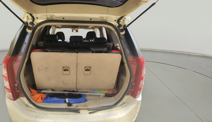 2016 Mahindra XUV500 W10, Diesel, Manual, 1,31,170 km, exterior