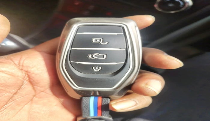 2016 Mahindra XUV500 W10, Diesel, Manual, 1,31,170 km, interior