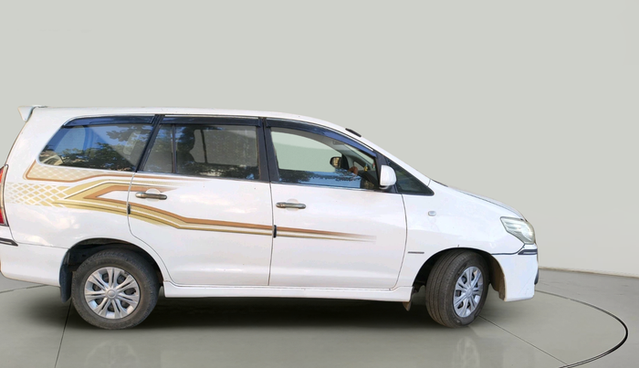 2015 Toyota Innova 2.5 GX 7 STR, Diesel, Manual, 1,99,689 km, exterior