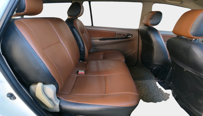 2015 Toyota Innova 2.5 GX 7 STR, Diesel, Manual, 1,99,689 km, interior