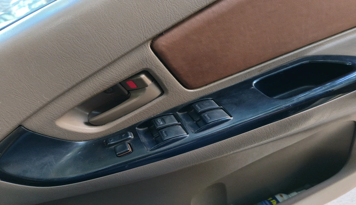 2015 Toyota Innova 2.5 GX 7 STR, Diesel, Manual, 1,99,689 km, interior