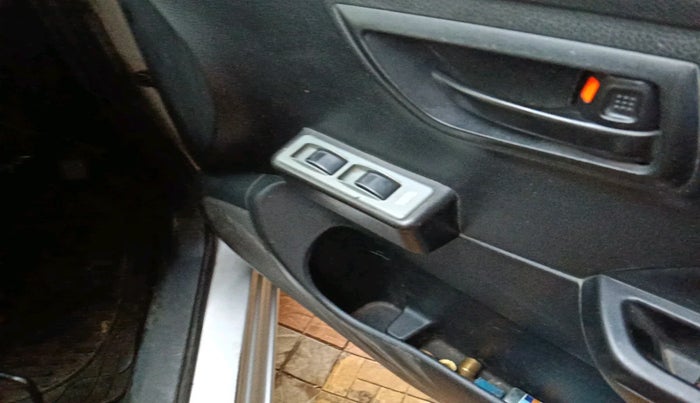 2012 Maruti Swift LXI, Petrol, Manual, 99,878 km, interior