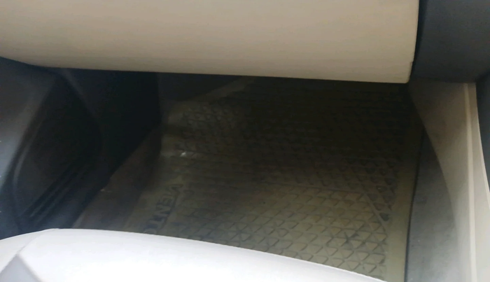 2013 Volkswagen Vento HIGHLINE DIESEL 1.6, Diesel, Manual, 1,52,925 km, interior