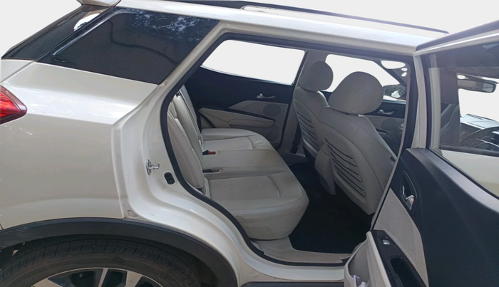 2021 Mahindra XUV300 W8 (O) 1.2 PETROL AMT, Petrol, Automatic, 32,638 km, interior